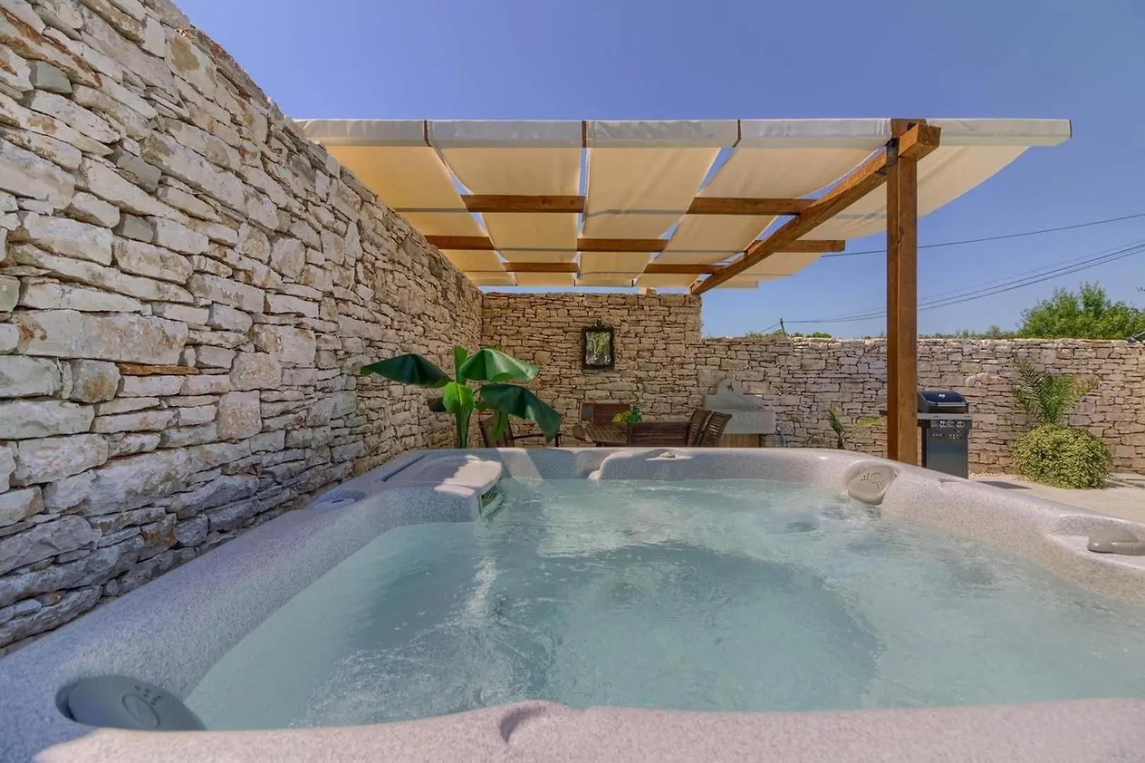 Ferienhaus Mit Privatpool Fuer 4 Personen Ca 60 Qm In Sisan, Istrien Suedkueste Von Istrien