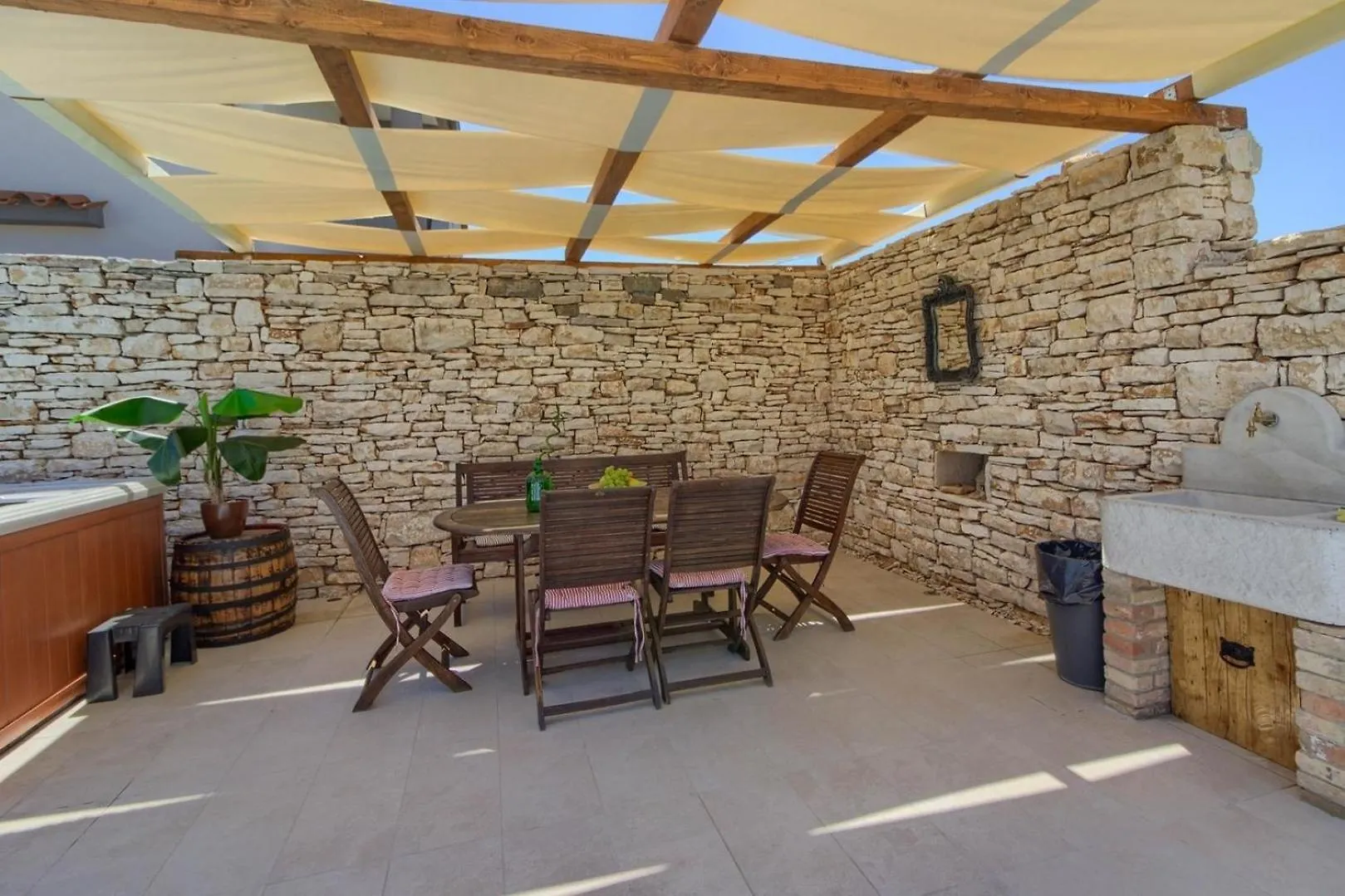 Ferienhaus Mit Privatpool Fuer 4 Personen Ca 60 Qm In Sisan, Istrien Suedkueste Von Istrien Holiday home