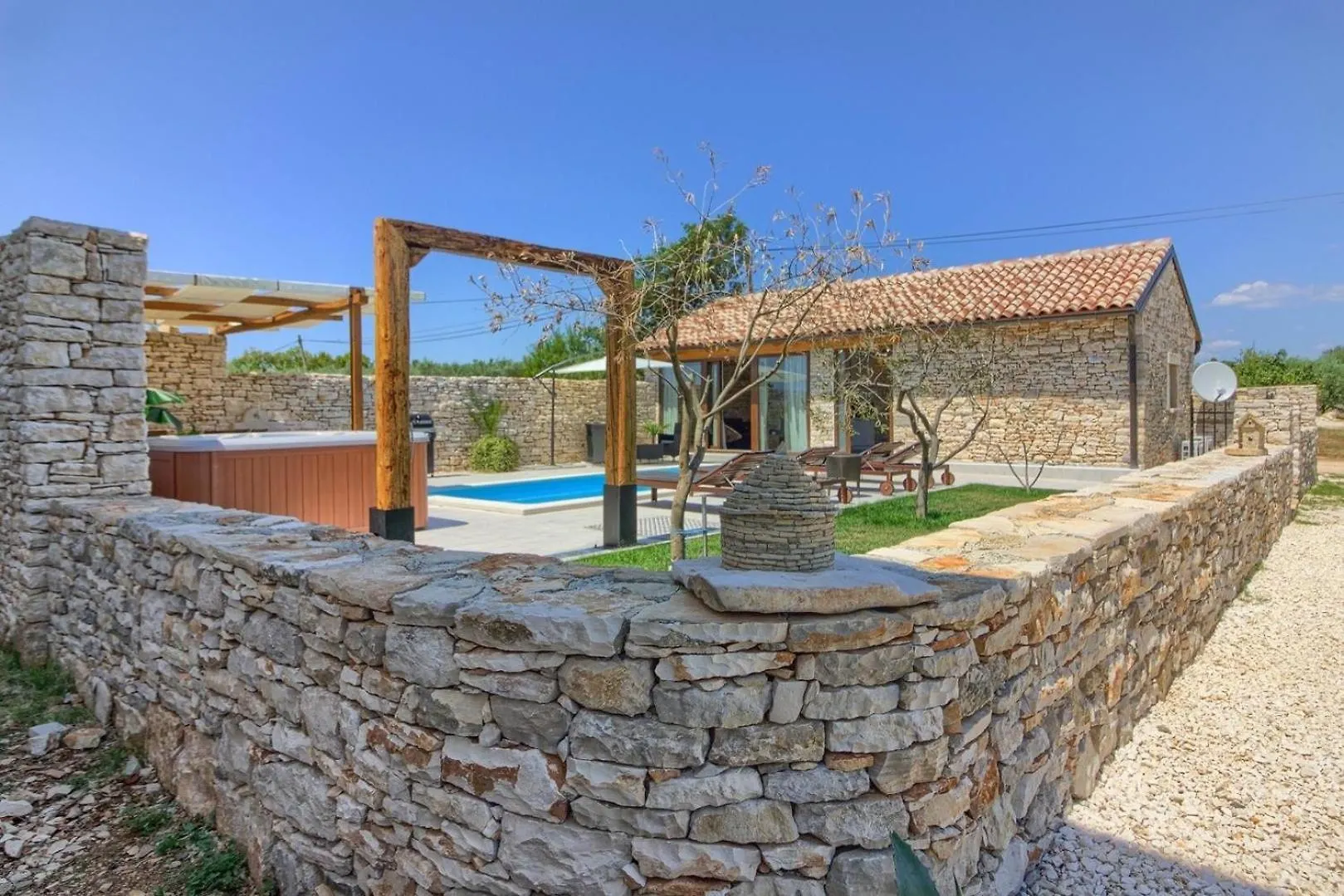 Ferienhaus Mit Privatpool Fuer 4 Personen Ca 60 Qm In Sisan, Istrien Suedkueste Von Istrien 0*, Sisan Croatia