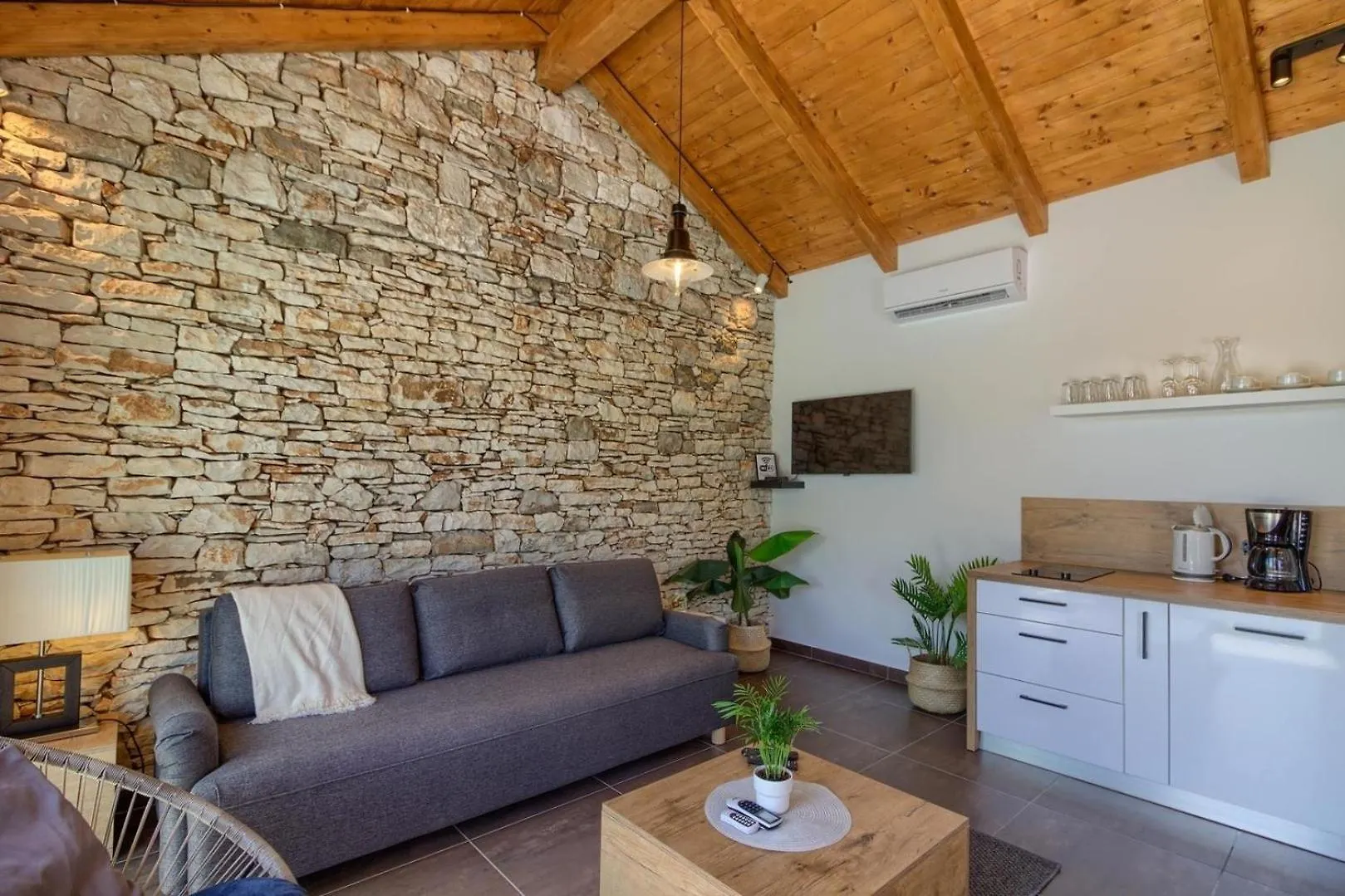 Ferienhaus Mit Privatpool Fuer 4 Personen Ca 60 Qm In Sisan, Istrien Suedkueste Von Istrien